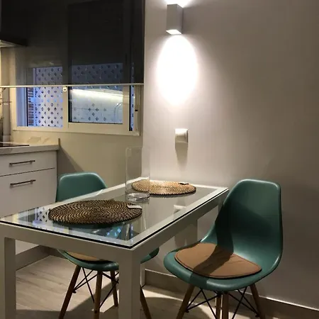 En Triana: Junto San Jacinto Parking Opcional * Севилья