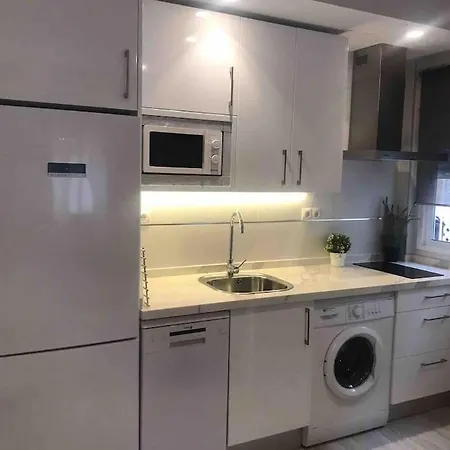 En Triana: Junto San Jacinto Parking Opcional * Севилья